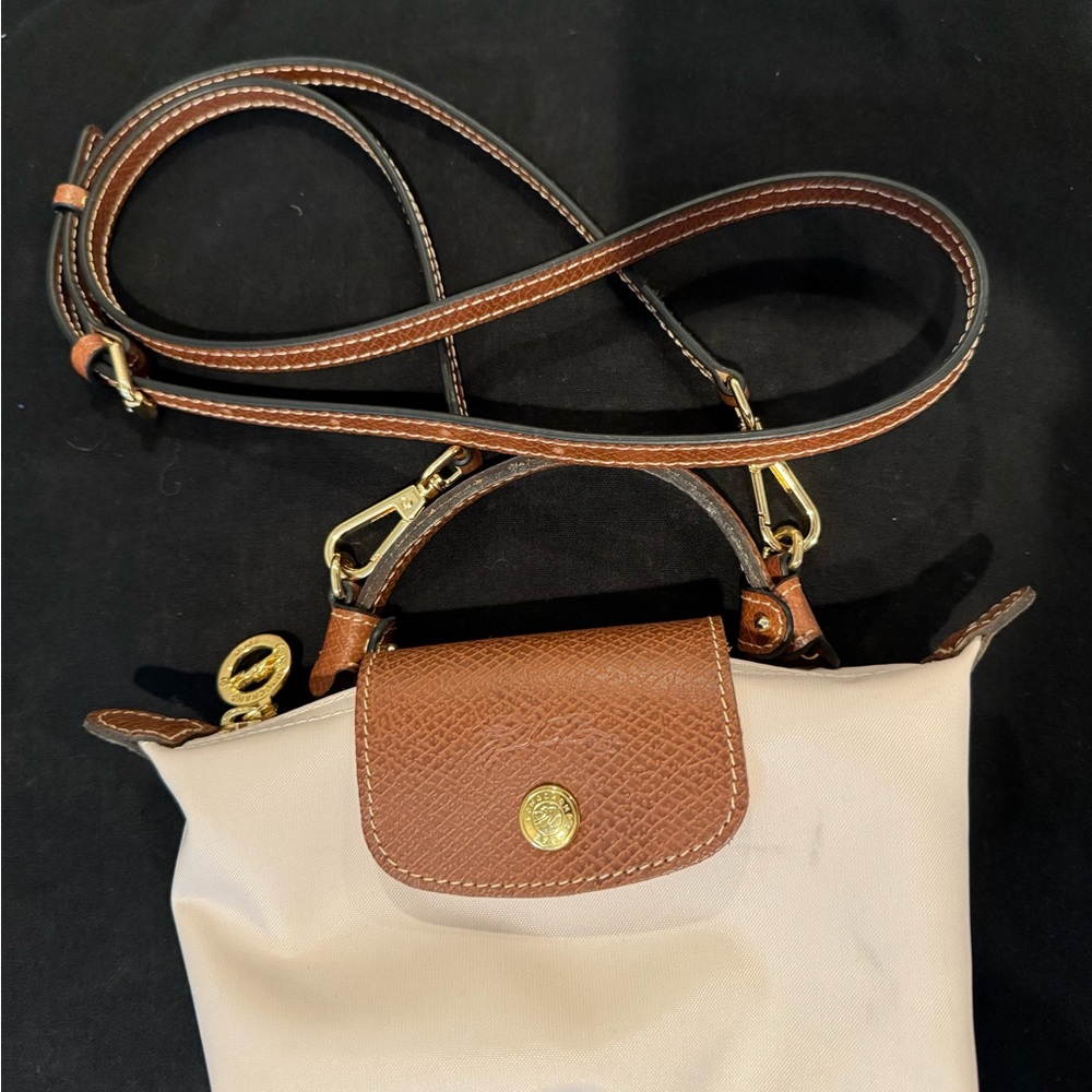 Longchamp Le Pliage Pouch w/handle and crossbody strap in paper color